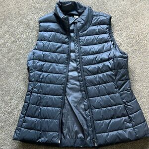 Women’s Old Navy lightweight active vest